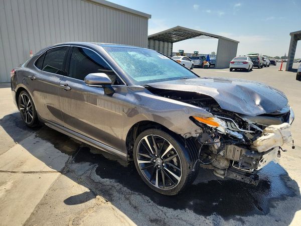 2018 TOYOTA CAMRY XSE — Passenger 3/4