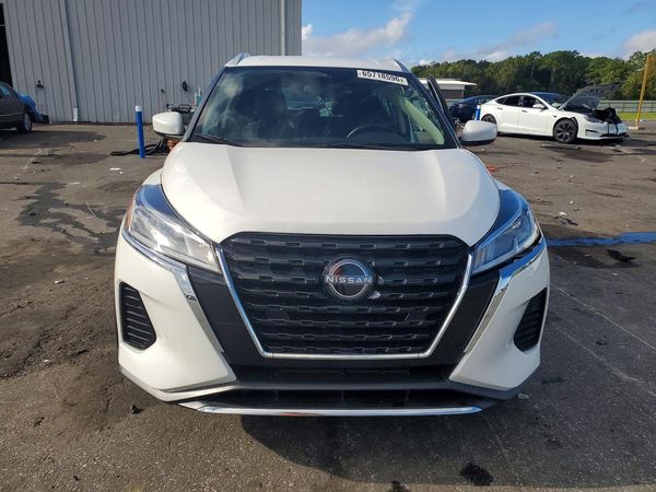 2022 NISSAN KICKS