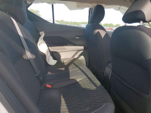 2022 NISSAN KICKS