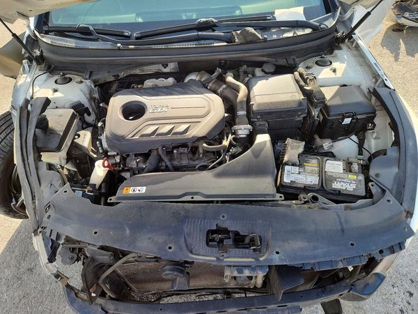 2017 HYUNDAI SONATA — Engine bay