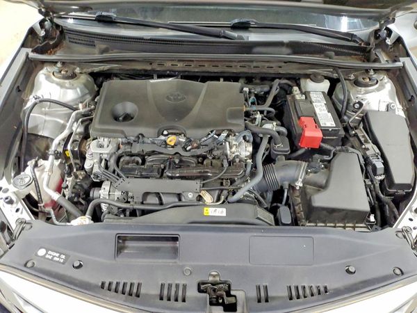 2022 TOYOTA CAMRY SE — Engine bay