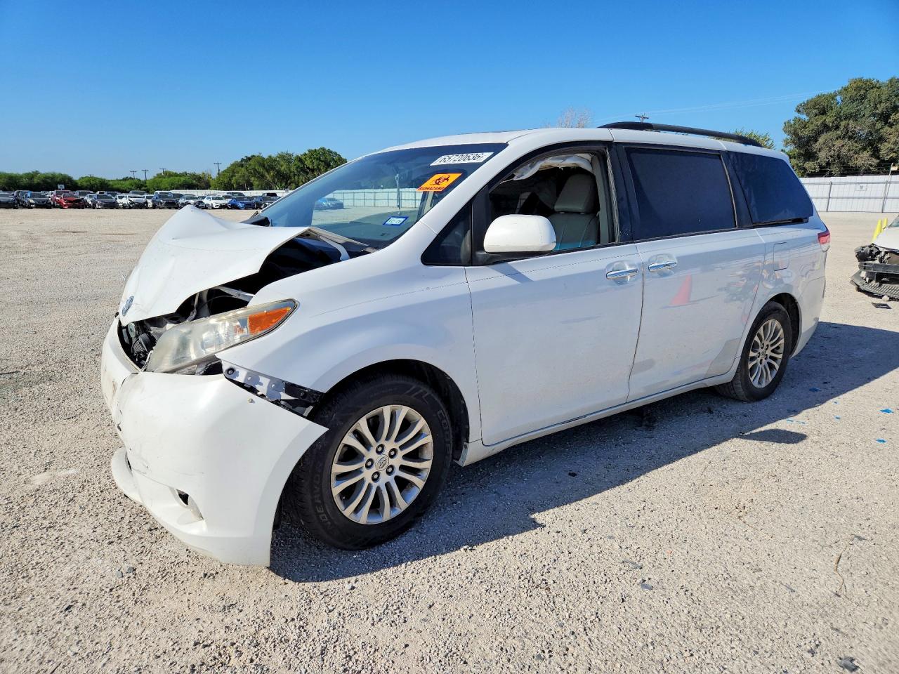 2014 TOYOTA SIENNA