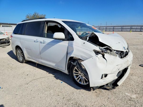 2014 TOYOTA SIENNA