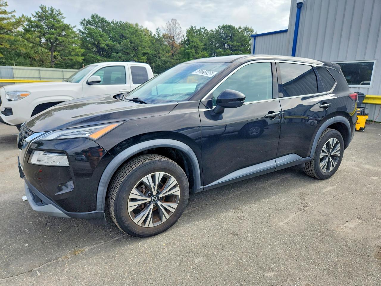 2021 NISSAN ROGUE SV — Front 3/4