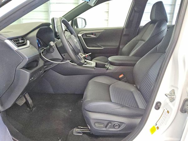 2025 TOYOTA RAV4 XSE
