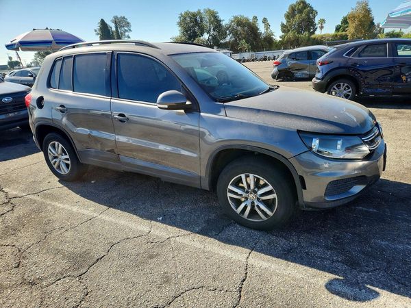 2017 VOLKSWAGEN TIGUAN S, Limited — Passenger 3/4