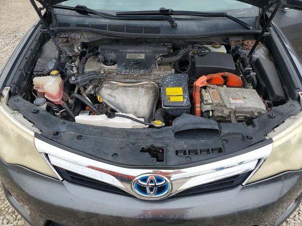 2012 TOYOTA CAMRY Hybrid — Engine bay
