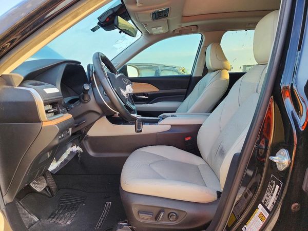 2024 TOYOTA HIGHLANDER