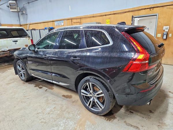 2018 VOLVO XC60 Momentum
