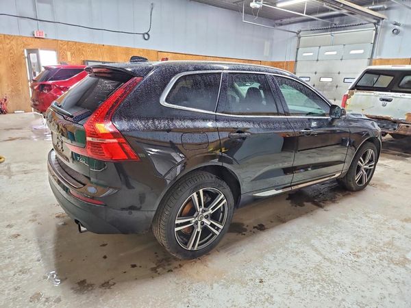 2018 VOLVO XC60 Momentum