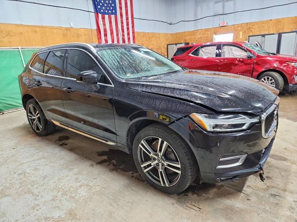 2018 VOLVO XC60 Momentum