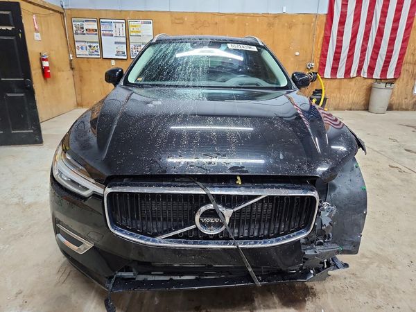 2018 VOLVO XC60 Momentum