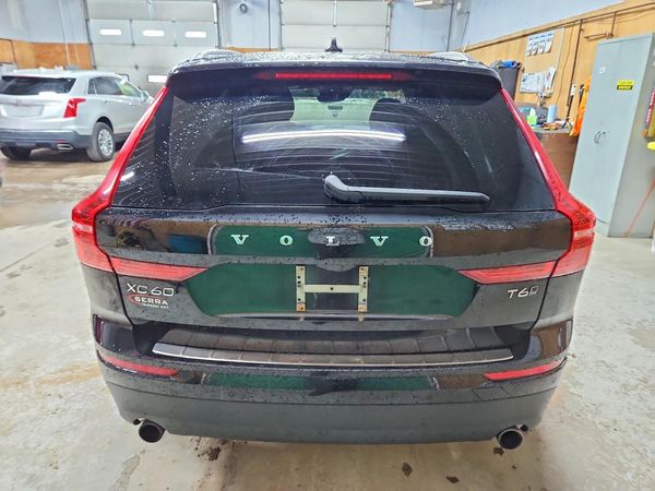 2018 VOLVO XC60 Momentum