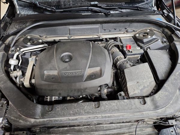 2018 VOLVO XC60 Momentum