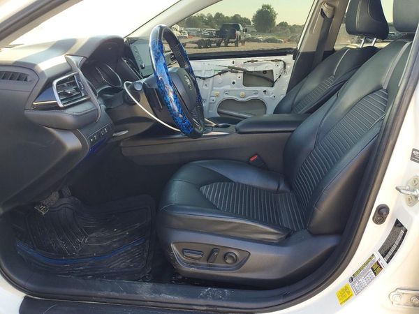 2021 TOYOTA CAMRY SE — DENT