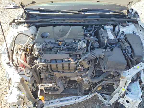 2021 TOYOTA CAMRY SE — Engine bay
