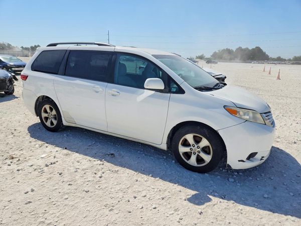 2015 TOYOTA SIENNA
