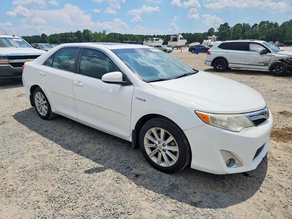 2013 TOYOTA CAMRY SOLA Hybrid