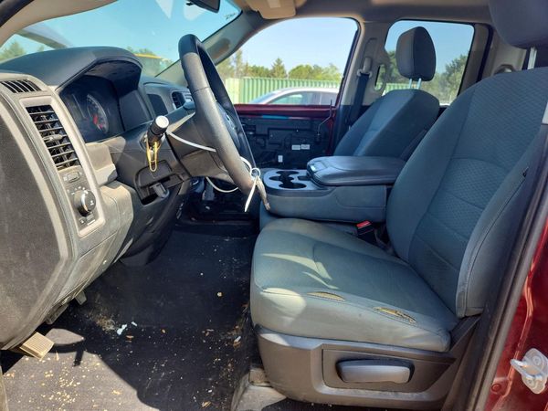 2016 RAM 1500 ST QUAD CAB 4X4