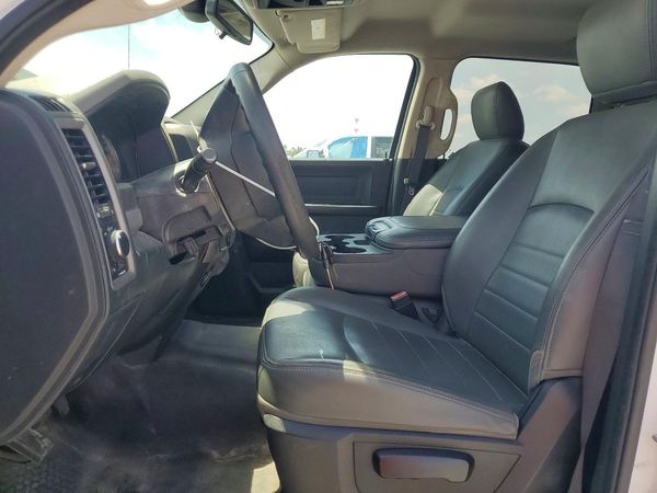 2016 RAM 1500 ST CREW CAB 4X2