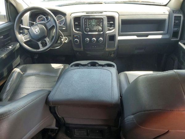 2016 RAM 1500 ST CREW CAB 4X2