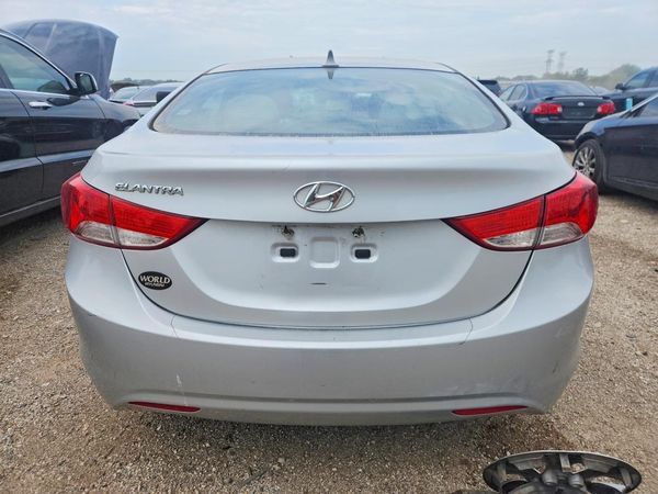 2013 HYUNDAI ELANTRA