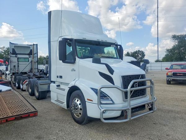 2024 VOLVO VNR