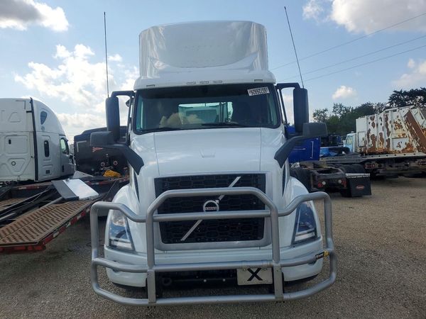 2024 VOLVO VNR