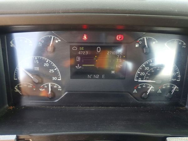 2024 VOLVO VNR