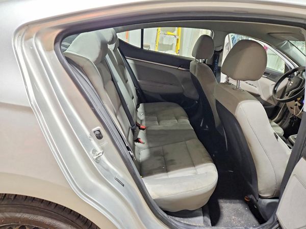 2017 HYUNDAI ELANTRA SE Base