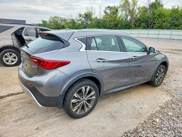 2017 INFINITI QX30
