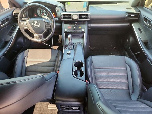 2017 LEXUS IS