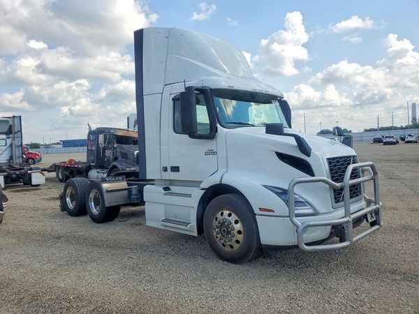 2024 VOLVO VNR