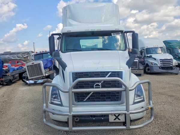 2024 VOLVO VNR