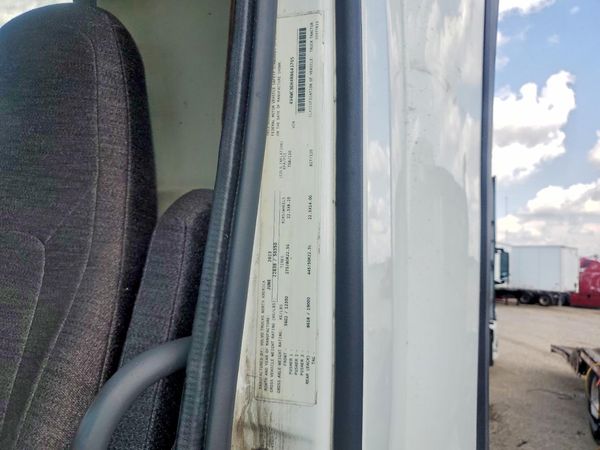 2024 VOLVO VNR