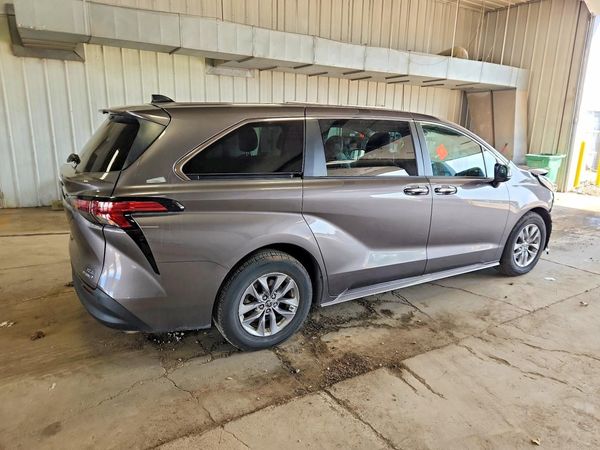 2022 TOYOTA SIENNA
