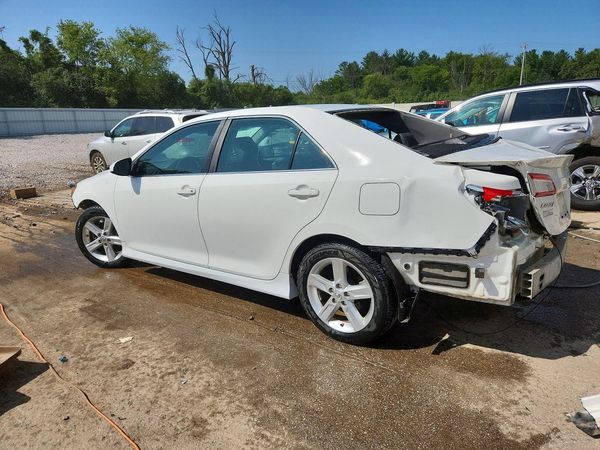 2014 TOYOTA CAMRY