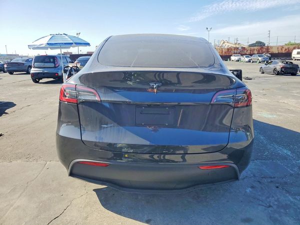 2025 TESLA MODEL Y