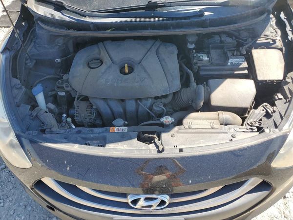 2013 HYUNDAI ELANTRA — Engine bay
