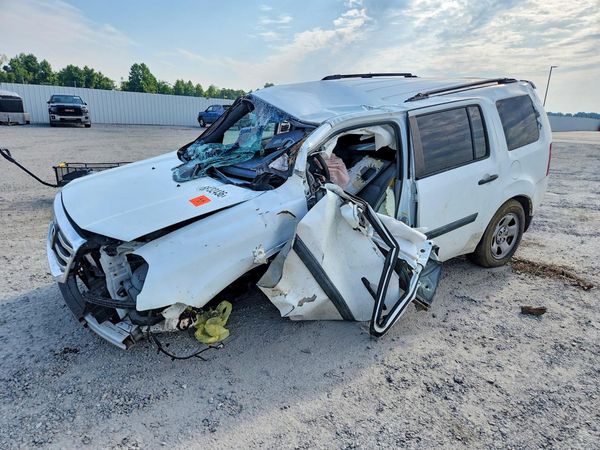 2015 HONDA PILOT LX — Front 3/4