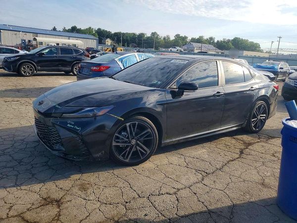 2025 TOYOTA CAMRY
