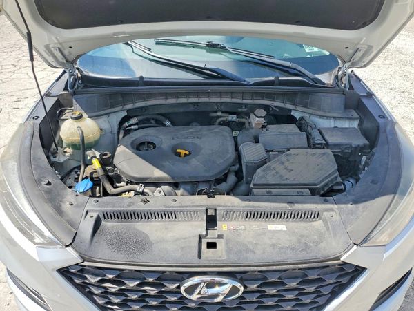 2019 HYUNDAI TUCSON SE — Engine bay