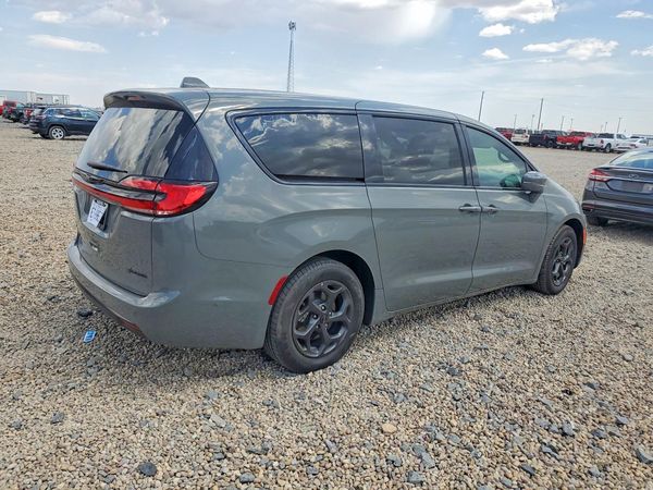 2022 CHRYSLER PACIFICA Limited — PSRA