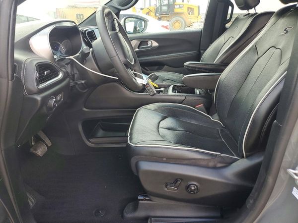 2022 CHRYSLER PACIFICA Limited — DENT