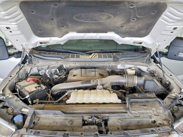 2022 FORD F150 SuperCrew — Engine bay
