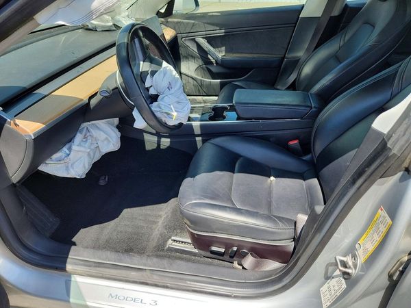 2018 TESLA MODEL 3 — DENT