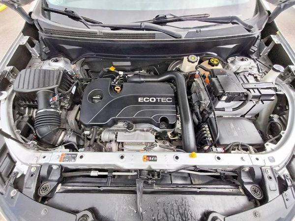 2020 CHEVROLET EQUINOX LS — Engine bay
