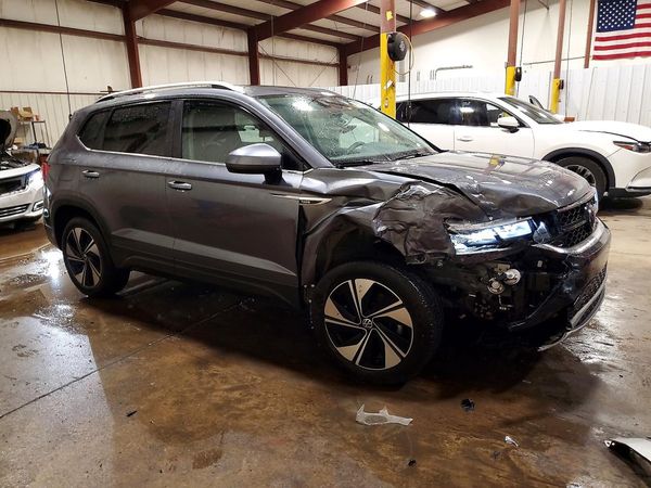 2024 VOLKSWAGEN TAOS 4Motion SE — Passenger 3/4