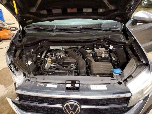 2024 VOLKSWAGEN TAOS 4Motion SE — Engine bay