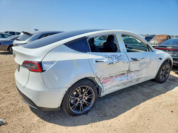2025 TESLA MODEL Y